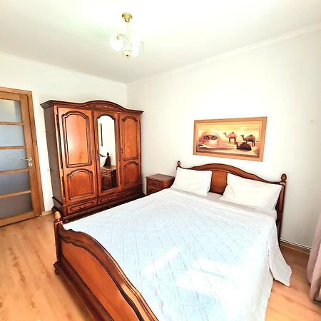 Apartament 2 Bedrooms, Botanica Chişinău Esterno foto
